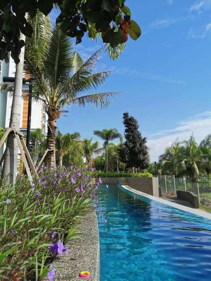 Timurbay By Dfamilia, Ground Floor Suite With Easy Access To The Pool And Beach Kuantan Exterior foto